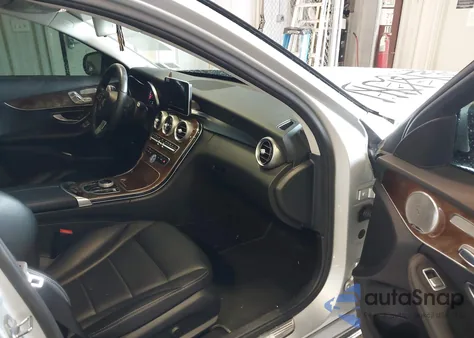 2017 Mercedes-Benz C 300 4Matic/Luxury 4Matic z USA, uszkodzony, nr VIN 55SWF4KB9HU184400